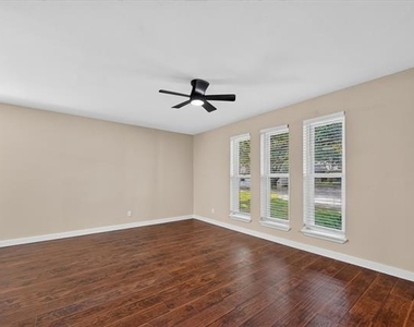2816 Pinehurst Drive - Photo Thumbnail 6