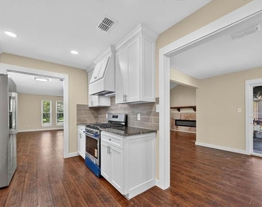 2816 Pinehurst Drive - Photo Thumbnail 9