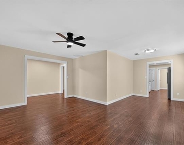 2816 Pinehurst Drive - Photo Thumbnail 10