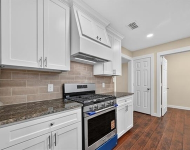 2816 Pinehurst Drive - Photo Thumbnail 11