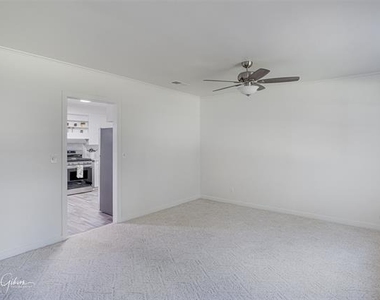 137 Lynn Avenue - Photo Thumbnail 3