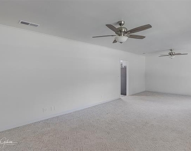 137 Lynn Avenue - Photo Thumbnail 4