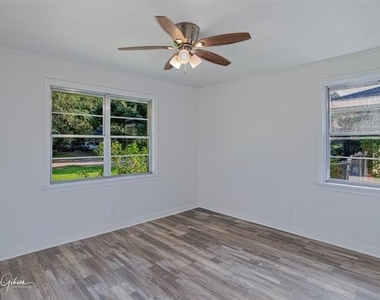 137 Lynn Avenue - Photo Thumbnail 15