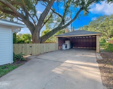 137 Lynn Avenue - Photo Thumbnail 2