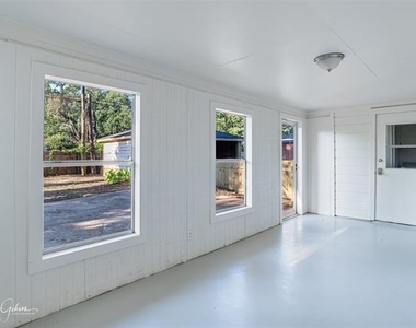 137 Lynn Avenue - Photo Thumbnail 10