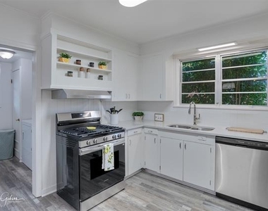 137 Lynn Avenue - Photo Thumbnail 6