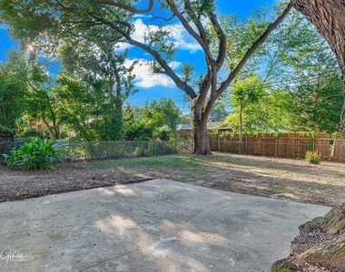 137 Lynn Avenue - Photo Thumbnail 19
