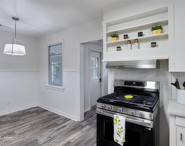 137 Lynn Avenue - Photo Thumbnail 7