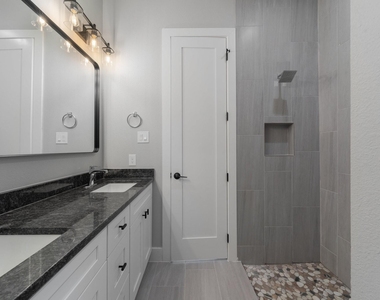 2818 Chicago Street - Photo Thumbnail 21