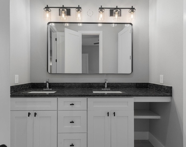 2818 Chicago Street - Photo Thumbnail 29