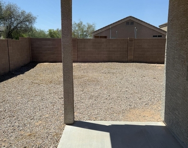 36509 W Padilla Street - Photo Thumbnail 6