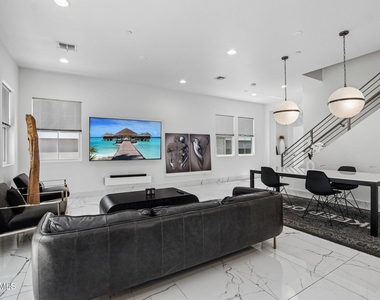 3200 N 39th Street - Photo Thumbnail 3