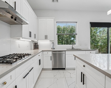 3200 N 39th Street - Photo Thumbnail 8