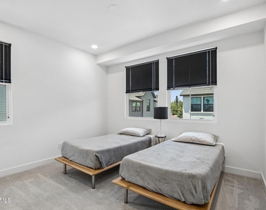 3200 N 39th Street - Photo Thumbnail 9