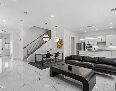 3200 N 39th Street - Photo Thumbnail 4
