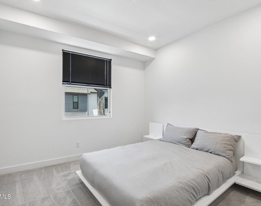 3200 N 39th Street - Photo Thumbnail 11