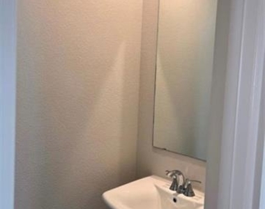 900 Portina Drive - Photo Thumbnail 8