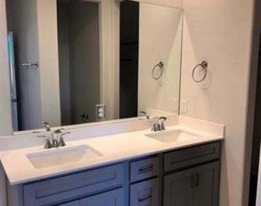 900 Portina Drive - Photo Thumbnail 20