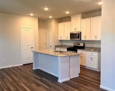 900 Portina Drive - Photo Thumbnail 2
