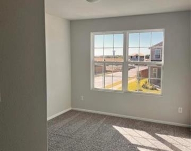900 Portina Drive - Photo Thumbnail 11
