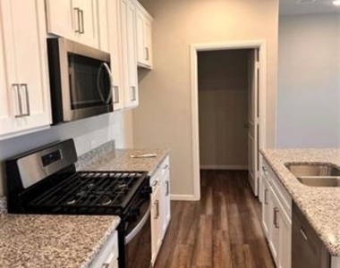 900 Portina Drive - Photo Thumbnail 3