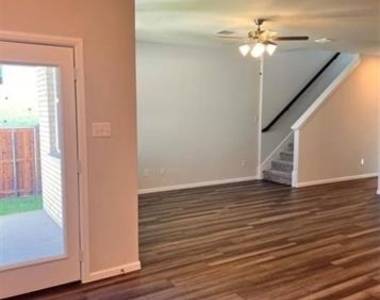 900 Portina Drive - Photo Thumbnail 7