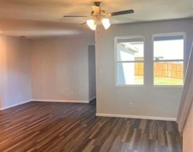 900 Portina Drive - Photo Thumbnail 22