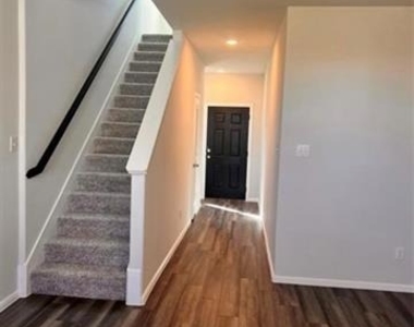 900 Portina Drive - Photo Thumbnail 9