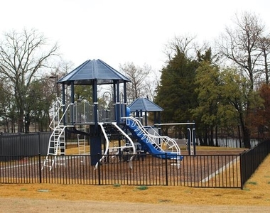 5010 Flanagan Drive - Photo Thumbnail 17