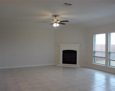 5010 Flanagan Drive - Photo Thumbnail 2