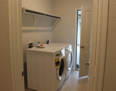 5010 Flanagan Drive - Photo Thumbnail 25