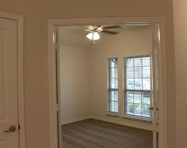5010 Flanagan Drive - Photo Thumbnail 8