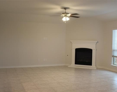 5010 Flanagan Drive - Photo Thumbnail 15