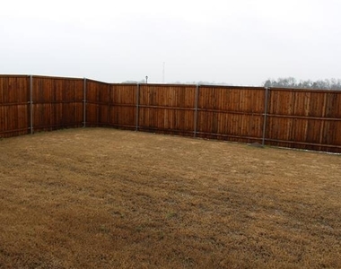 5010 Flanagan Drive - Photo Thumbnail 4