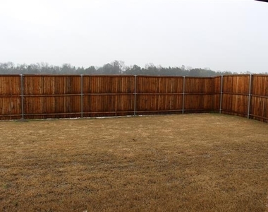 5010 Flanagan Drive - Photo Thumbnail 3