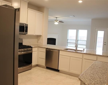5010 Flanagan Drive - Photo Thumbnail 13