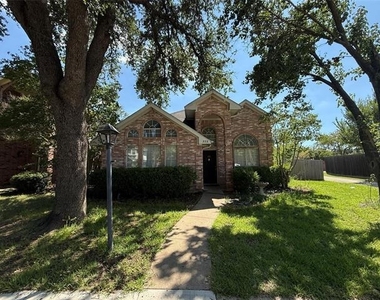 553 Raintree Circle - Photo Thumbnail 1