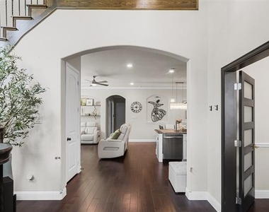 4919 Dominion Boulevard - Photo Thumbnail 3