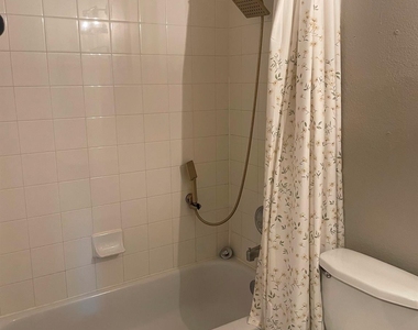 100 Hopewell Drive - Photo Thumbnail 11