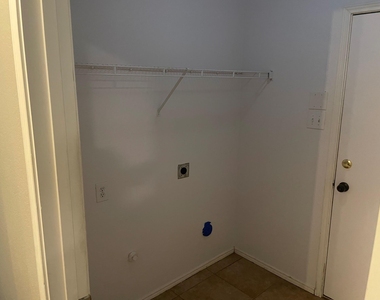 100 Hopewell Drive - Photo Thumbnail 12