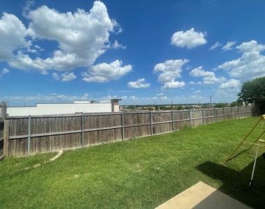 100 Hopewell Drive - Photo Thumbnail 16