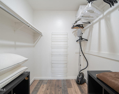 9605 W Briarwood Circle - Photo Thumbnail 12