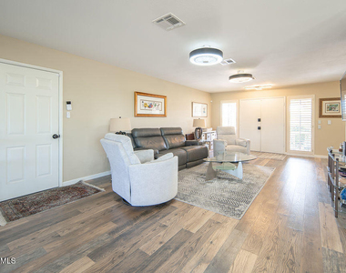 9605 W Briarwood Circle - Photo Thumbnail 4