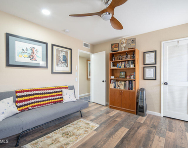 9605 W Briarwood Circle - Photo Thumbnail 13