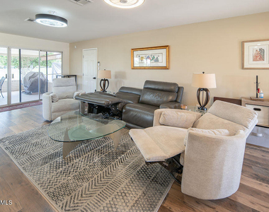 9605 W Briarwood Circle - Photo Thumbnail 3