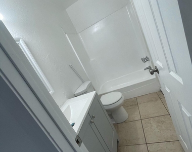 3232 W Jackson Street - Photo Thumbnail 4