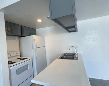 3232 W Jackson Street - Photo Thumbnail 1