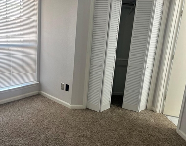 2621 Independence Drive - Photo Thumbnail 3