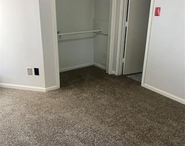 2621 Independence Drive - Photo Thumbnail 9