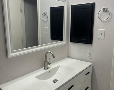 2621 Independence Drive - Photo Thumbnail 2